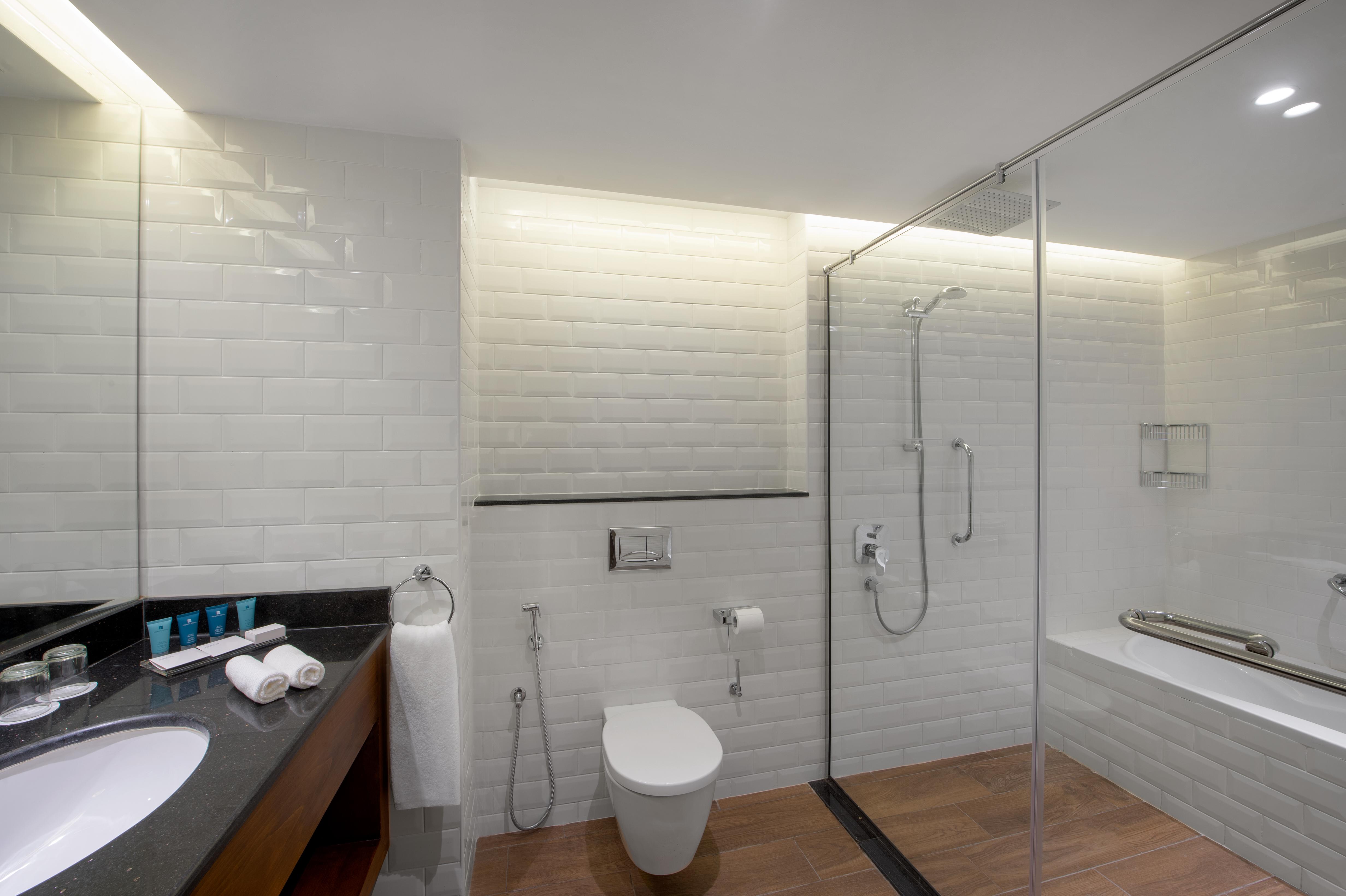 Wyndham Garden Muscat Al Khuwair Hotel Екстериор снимка