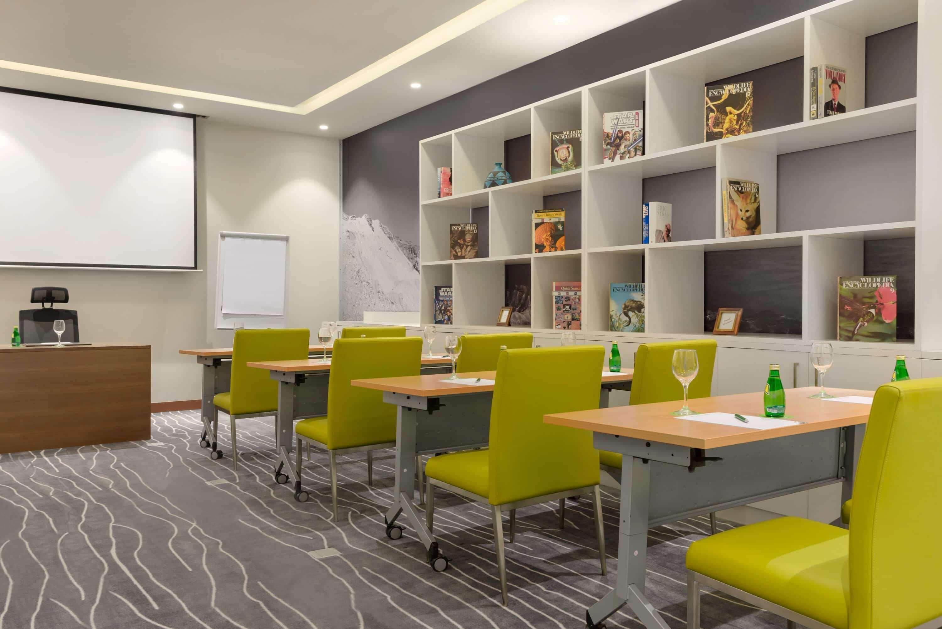 Wyndham Garden Muscat Al Khuwair Hotel Екстериор снимка