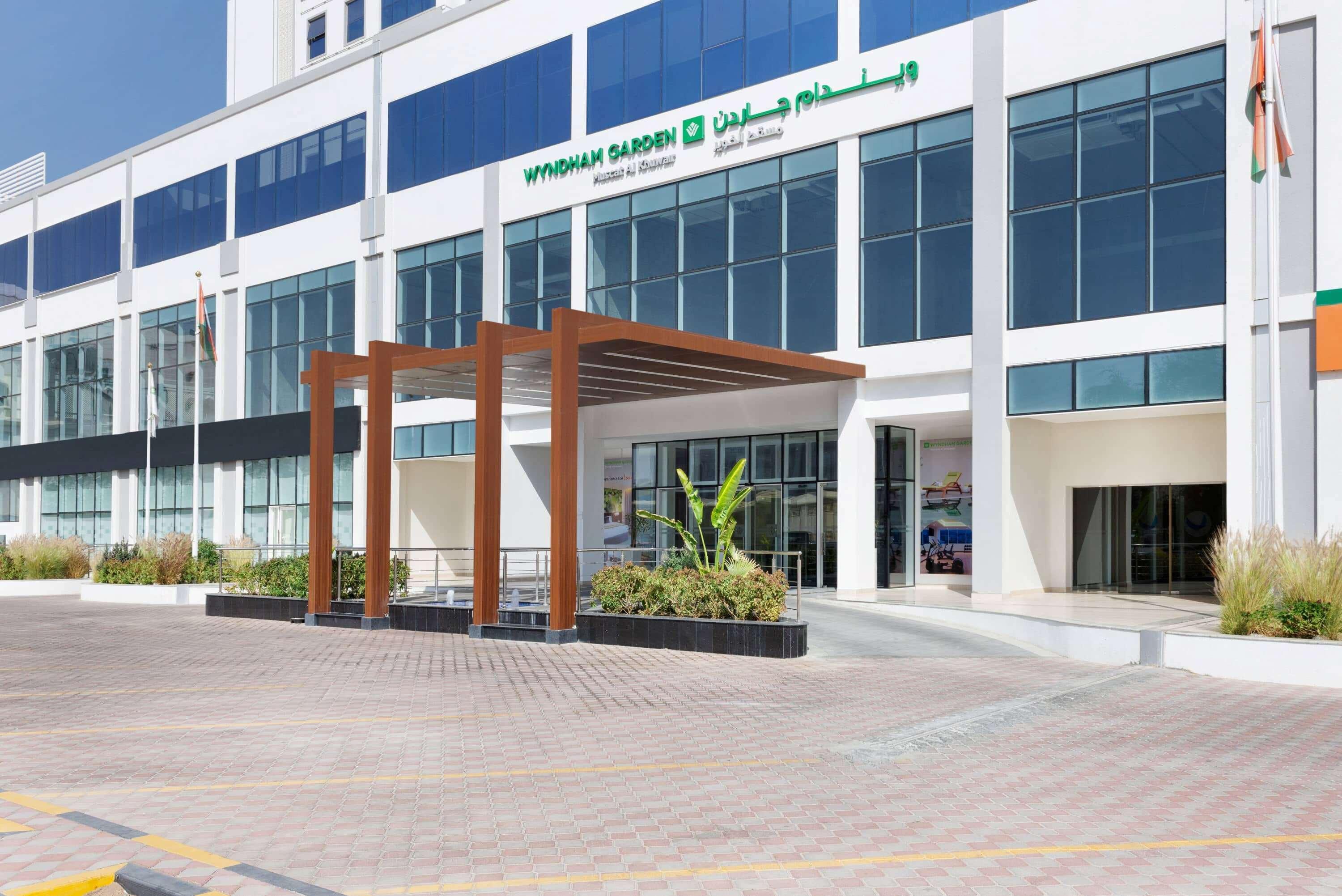 Wyndham Garden Muscat Al Khuwair Hotel Екстериор снимка