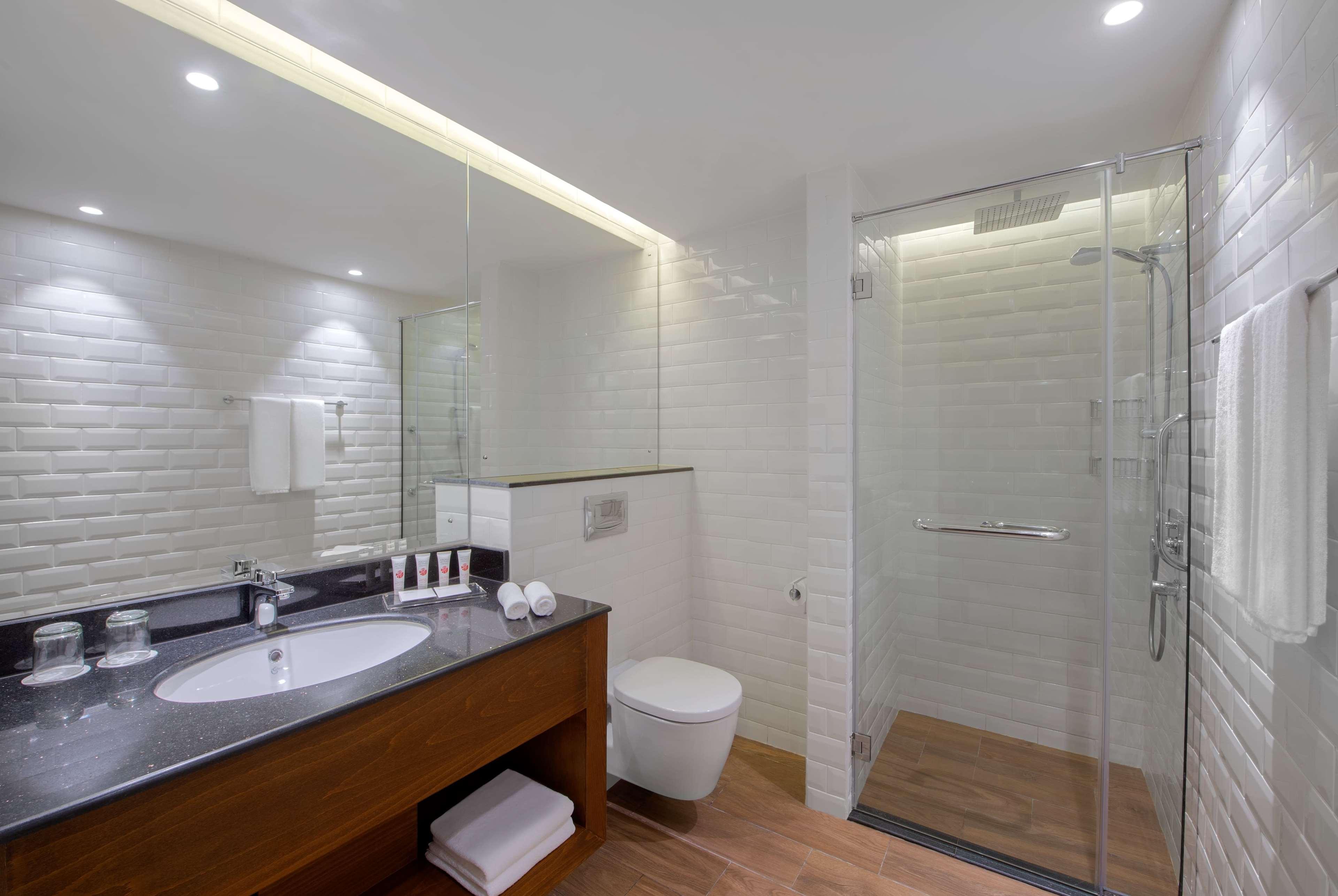 Wyndham Garden Muscat Al Khuwair Hotel Екстериор снимка