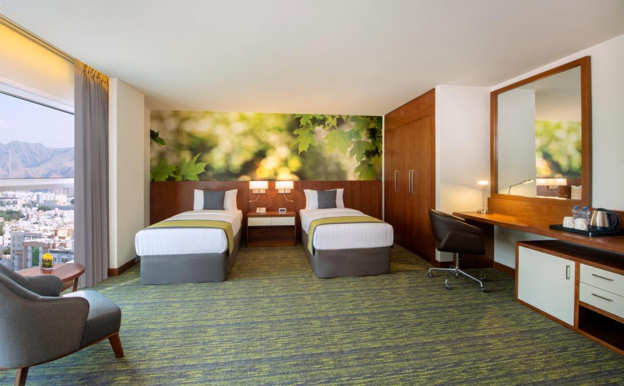 Wyndham Garden Muscat Al Khuwair Hotel Екстериор снимка