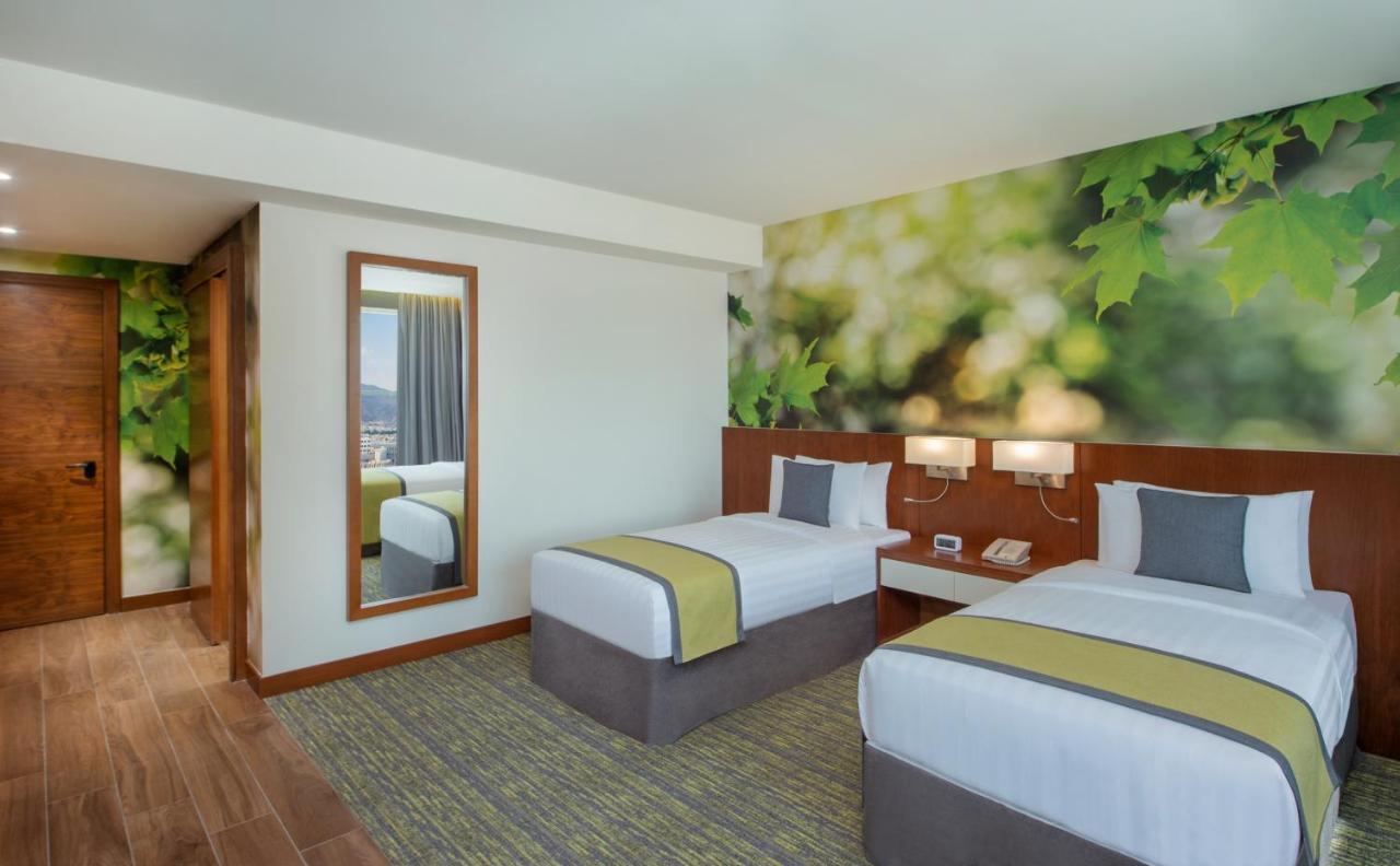 Wyndham Garden Muscat Al Khuwair Hotel Екстериор снимка