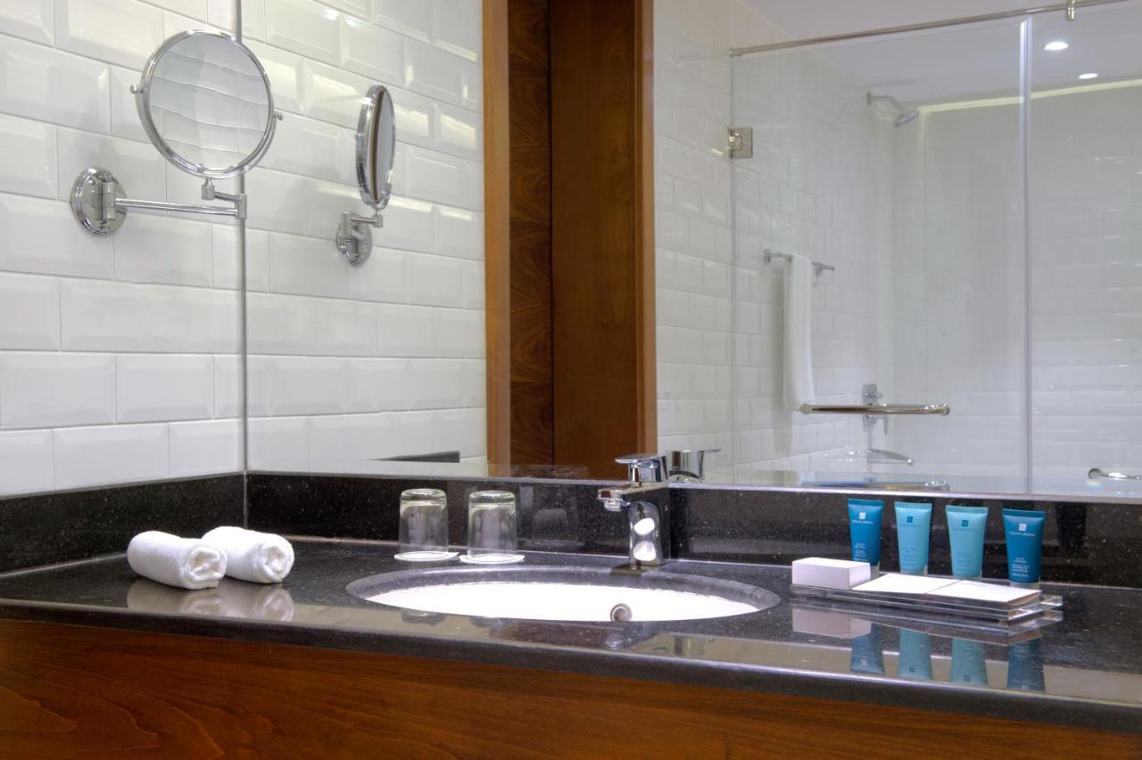 Wyndham Garden Muscat Al Khuwair Hotel Екстериор снимка