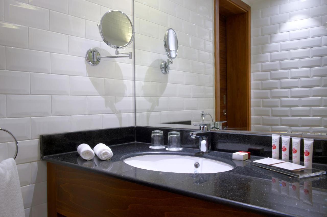 Wyndham Garden Muscat Al Khuwair Hotel Екстериор снимка