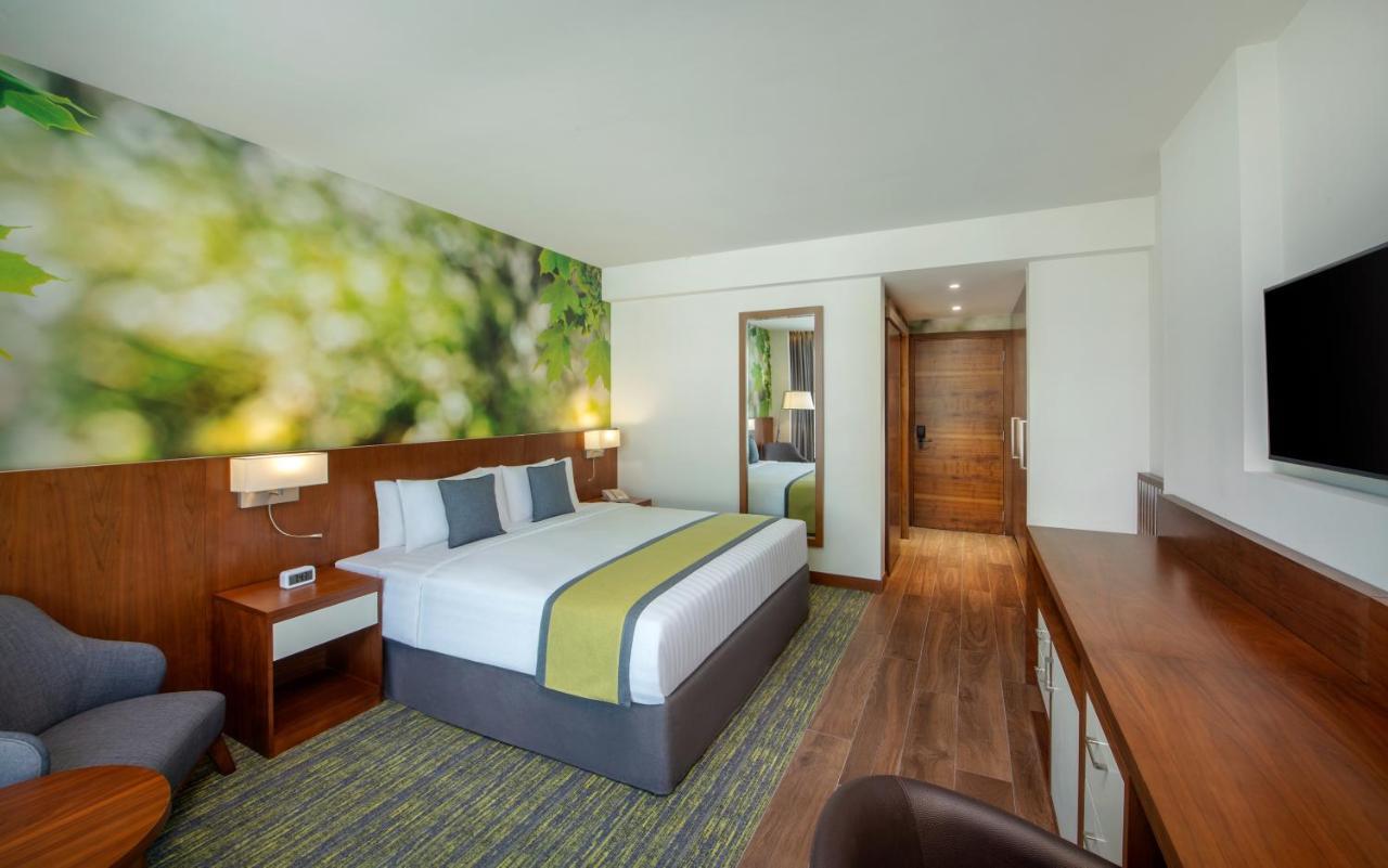 Wyndham Garden Muscat Al Khuwair Hotel Екстериор снимка