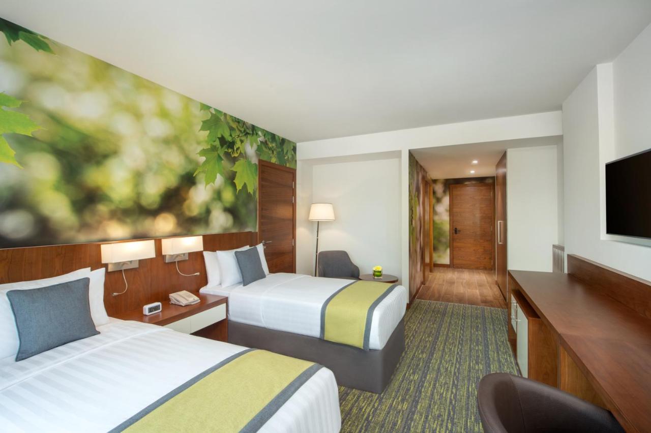 Wyndham Garden Muscat Al Khuwair Hotel Екстериор снимка